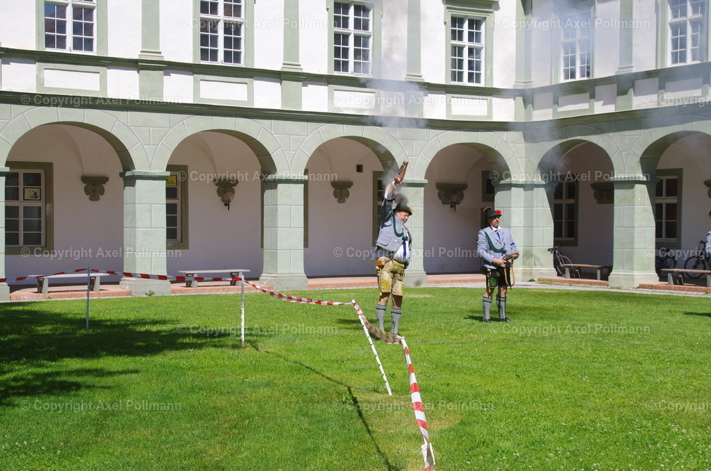 IMGP6708 | fotografiert von Axel PollmannLeonhardi Wallfahrt Benediktbeuern und Murnau, Fronleichnam, Fasching, Landschaft im Loisachtal und Benediktbeuern  - Realisiert mit Pictrs.com