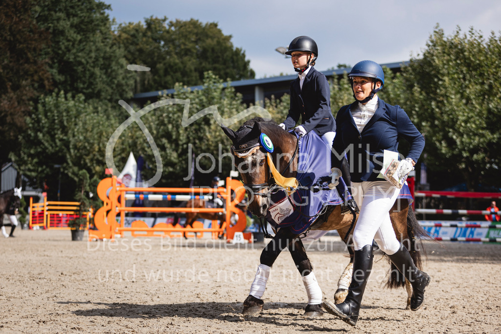 240915_OWLCh_FuehrzuegelWB-662 | Deine schönsten Turniermomente als professionelle Fotos! Entdecke hochwertige Pferdesport-Fotografie im Online-Shop. Jetzt Fotos finden & bestellen!