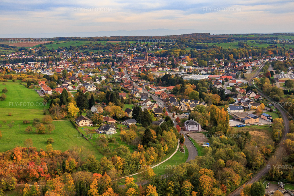 Aerial view: View of the town from the northwest in Reichshoffen in the state Bas-Rhin, France.Photo: IMG_084743.jpg taken on 10/24/2015 by Werner Riehm/FLY-FOTO.comResolution of the original: 5472 x 3648 px