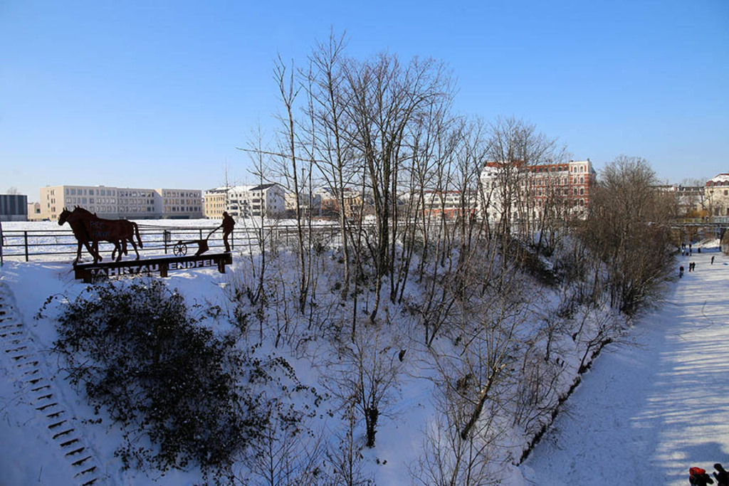 Karl-Heine-Kanal im Winter - Jahrtausendfeld | Entdecke über 20 Kategorien Leipzig-Motive: Foto-Downloads, hochwertige Poster, Leinwand- & Fine-Art-Prints. Jetzt Lieblingsfoto im Bildlexikon Leipzig Shop bestellen!