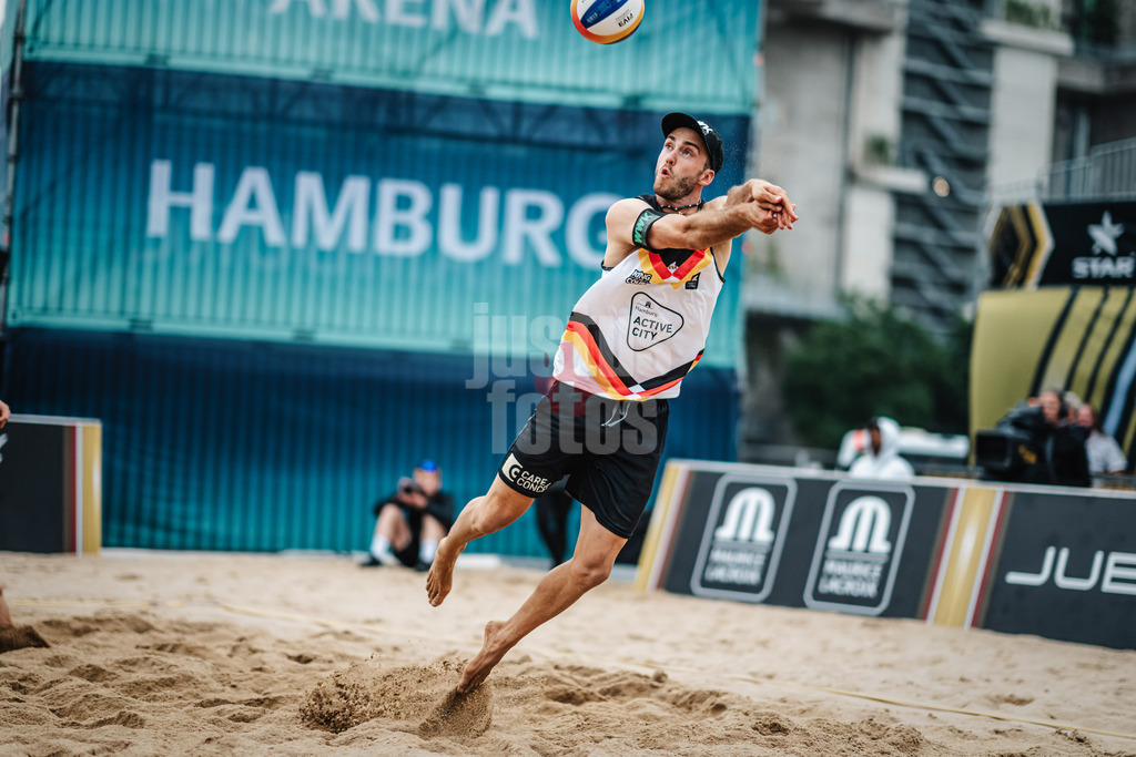 Beachvolleyball | Männer | Queen and King of the Court | Hamburg | 02.06.2024 | Clemens Wickler nimmt den Ball an