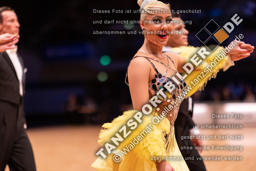 20221112-01063 | Hier finden Sie Tanz Bilder vom Latein und Standard Formationen tanzen. Sportbilder vom Tanzsport. Schöne Fotos und von Weltmeisterschaft, Europameisterschaft, Bundesliga, Regionalliga, Oberliga und Landesliga sowie von GOC Stuttgart, DanceComp, WM Bremen