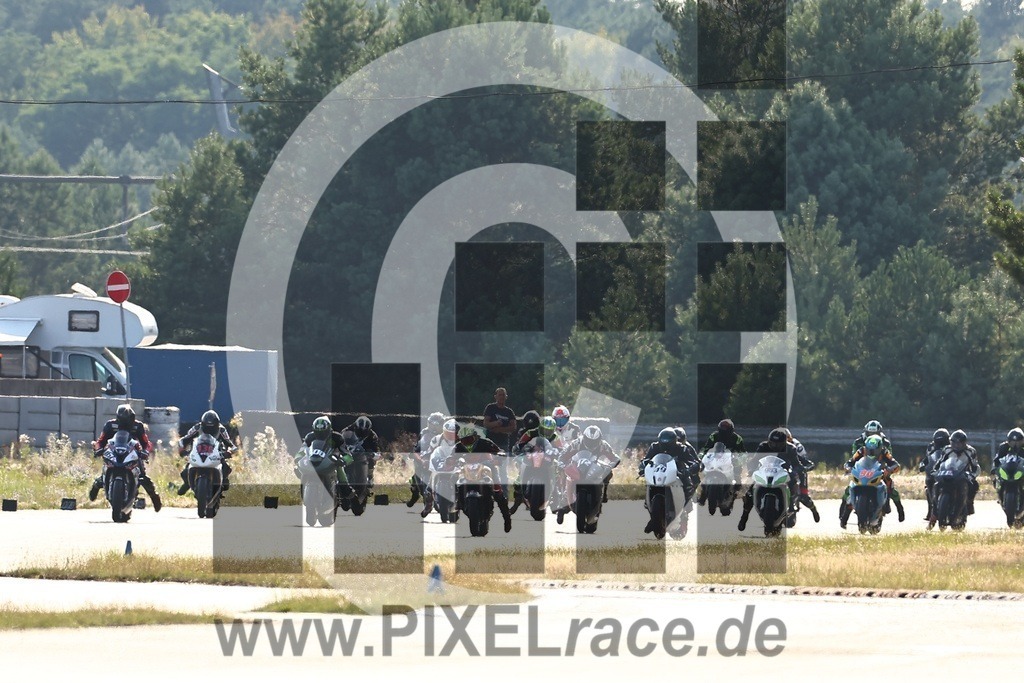 start-20240803_05172 | Schöne Erinnerungen an spannende Momente - das festzuhalten ist unser Job. PIXELrace.de ist seit 2003 auf den Rennstrecken Europas unterwegs um die Action draußen beim Fahren und die wunderbare Stimmung imm Fahrerlager für euch einzufangen.