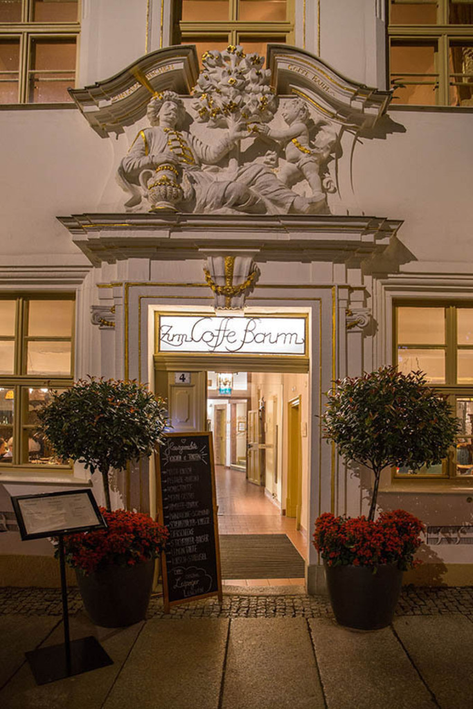 Museum Zum Arabischer Coffe Baum bei Nacht | Entdecke über 20 Kategorien Leipzig-Motive: Foto-Downloads, hochwertige Poster, Leinwand- & Fine-Art-Prints. Jetzt Lieblingsfoto im Bildlexikon Leipzig Shop bestellen!