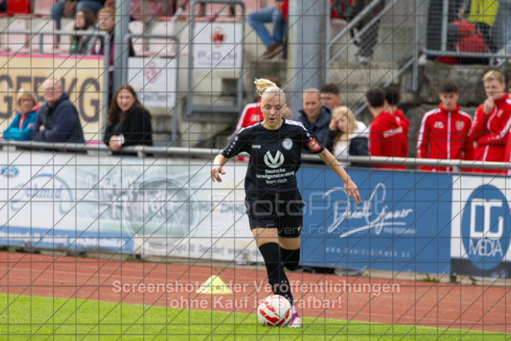 20250928_134052_0278 | #,1.FC Donzdorf (schwarz) vs. TV Derendingen (rot), Fussball, Frauen-Verbandsliga Württemberg, 03. Spieltag, Saison 2025/2026, Rasenplatz Lautertal Stadion, Süßener Straße 16, 73072 Donzdorf, 28.09.2025 - 13:00 Uhr,Foto: PhotoPeet-Sportfotografie/Peter Harich