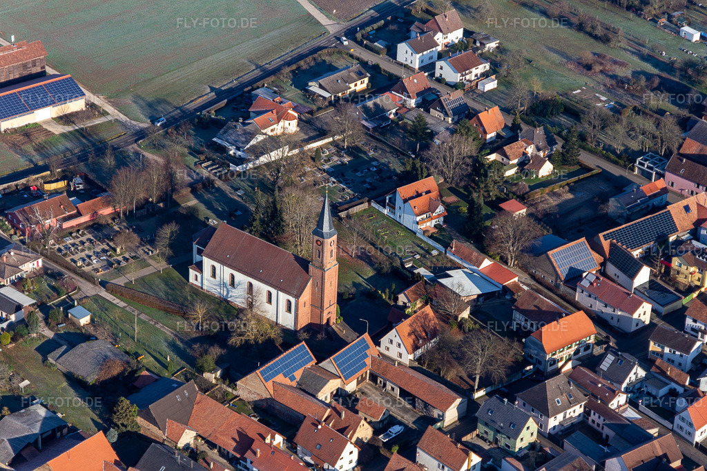 Luftbild: Pfarrkirche St. Ulrich in Kapsweyer im Bundesland Rheinland-Pfalz in Deutschland. – Foto: IMG_124098.jpg vom 11.01.2021 durch Werner Riehm/FLY-FOTO.de – Auflösung des Originals: 5472 x 3648 px