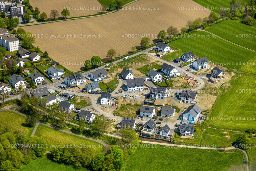 Schmallenberg240505487 | Luftbild, Baustelle mit Neubau einer Einfamilienhaus- Wohnsiedlung An der Viehbahn, Schmallenberg, Sauerland, Nordrhein-Westfalen, Deutschland