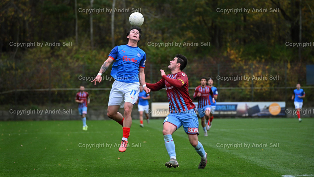Holstein Kiel II vs SC Weiche Flensburg | Matthew Meier (Holstein #17) / Malte Petersen (Weiche #24) - Fußball-Regionalliga Nord Männer 2024/2025 / Holstein Kiel II vs SC Weiche Flensburg / Citti Fussball Park - Projensdorf / Kiel / 03.11.24 - Realisiert mit Pictrs.com