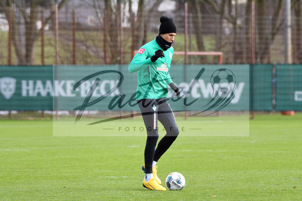 20200212_TRASVW_0040 | Fussball, Herren: Davie Selke (Werder Bremen) in Aktion, am Ball, Einzelaktion waehrend der Trainingseinheit des SV Werder Bremen auf dem wohninvest Weserstadion Trainingsplatz am 12.02.2020 in Bremen, Deutschland. - Realisiert mit Pictrs.com