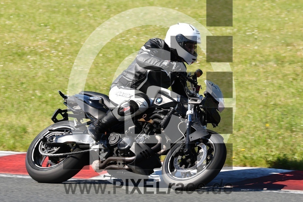 0043-20240609_14096 | Schöne Erinnerungen an spannende Momente - das festzuhalten ist unser Job. PIXELrace.de ist seit 2003 auf den Rennstrecken Europas unterwegs um die Action draußen beim Fahren und die wunderbare Stimmung imm Fahrerlager für euch einzufangen.