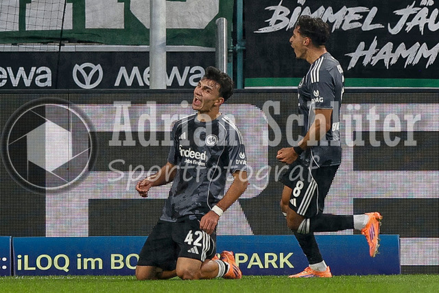 Borussia Mönchengladbach vs Eintracht Frankfurt - Bundesliga | Mönchengladbach, Deutschland, 27.09.25:   Can Yilmaz Uzun (Eintracht Frankfurt) Torjubel, jubelt nach seinem Treffer zum 0:5waehrend des Spiels der Bundesliga zwischen Borussia Mönchengladbach vs Eintracht Frankfurt im Stadion im Borussia Park(Foto von Brauer-Fotoagentur / Adrian Schlueter)