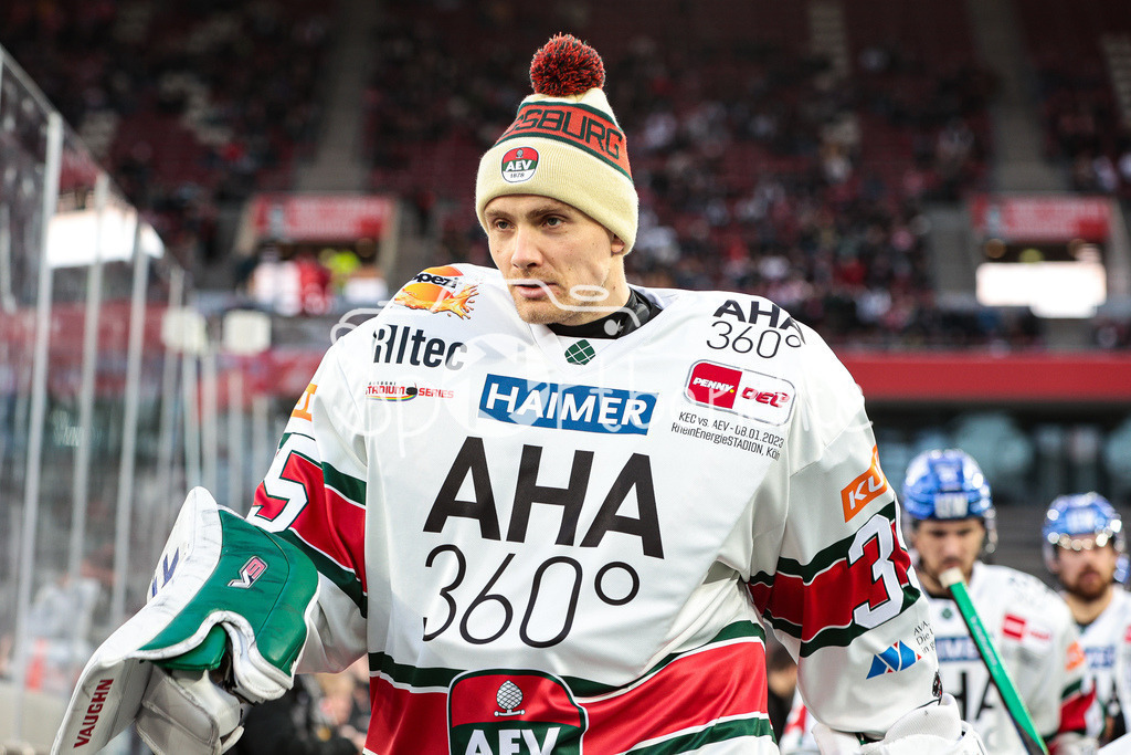 Kölner Haie - Augsburger Panther | Markus KELLER (AEV #35) auf dem Weg zum Eis