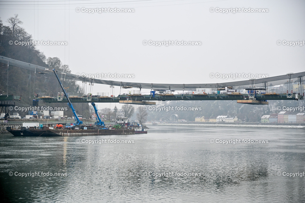Westring A26_ Montage Brueckenteil_ 21.12.2022-2 | 21.12.2022, Westring A26, AUT, Westring A26, Brueckenteil Montage Westringbruecke, im Bild Transportschiff mit Brueckenteil auf der Donau