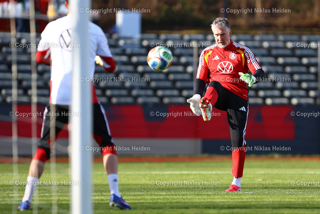 NH_DeutschlandU20_TschechienU20_Länderspiel_26032026 | Simon Henzler (Torwarttrainer, Deutschland U20)Fußball I Junioren I Länderspiel (Nationalmannschaft) I Saison 2025-2026 I Freundschaftsspiel I Deutschland U20 - Tschechien U20 I 26.03.2026 I Poststadion Berlin