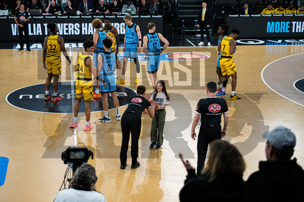 Basketball I Herren I Bundesliga I Saison 2025/2026 I 8. Spieltag I Veolia Towers Hamburg - MHP Riesen Ludwigsburg | CONTRAST ZERØ MEDIA - Realisiert mit Pictrs.com