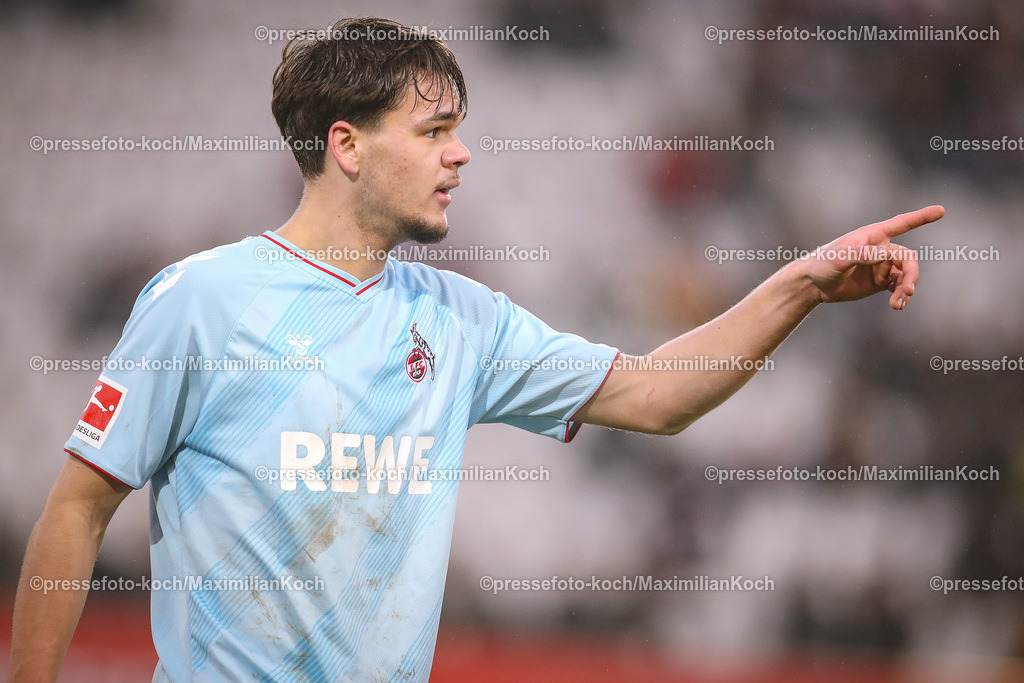RWE06012402169 | 06.01.2024, Essen, Fußball, Herren, Stadion an der Hafenstraße, Testspiel, Rot-Weiss Essen – 1. FC Köln:  Max Finkgräfe (1.FC Köln) gestikulierend auf dem Spielfeld. 
DFB regulations prohibit any use of photographs as image sequences and or quasi-video.