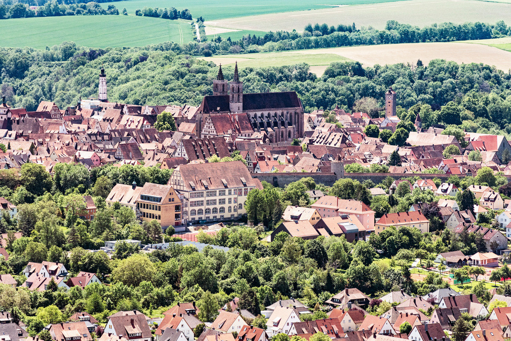 dr__0029682.jpg | ROTHENBURG OB DER TAUBER 02.06.2019 Altstadtbereich und Innenstadtzentrum in Rothenburg ob der Tauber im Bundesland Bayern, Deutschland. // Old Town area and city center in Rothenburg ob der Tauber in the state Bavaria, Germany. Foto: Daniel Reiter