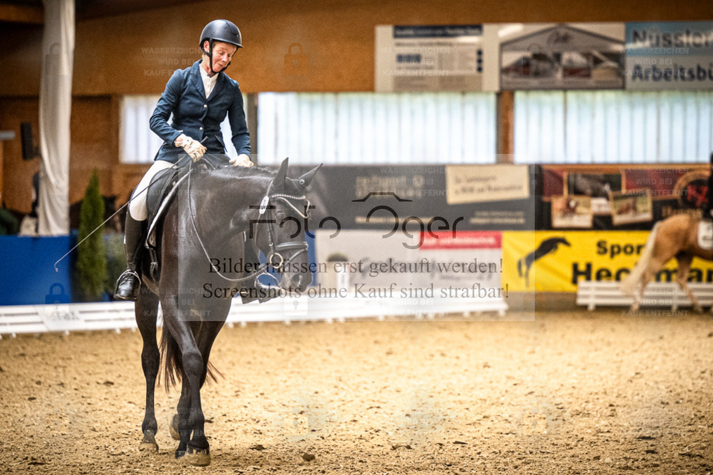 DOS_1854 | Entdecke hochwertige Reitturnierfotos von Foto Oger. Professionell, emotional und authentisch – jetzt Lieblingsmomente im Shop bestellen. - Realisiert mit Pictrs.com