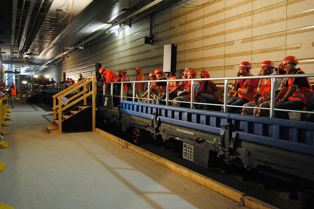 City-Tunnel Leipzig - Premierentour ab Station Hauptbahnhof 28.07.2012 | Das Team hinter BILDLEXIKON LEIPZIG bündelt historische wie aktuelle Informationen über die Stadt Leipzig in Text und Bild auf einer Plattform und stellt diese der interessierten Öffentlichkeit zur Verfügung.