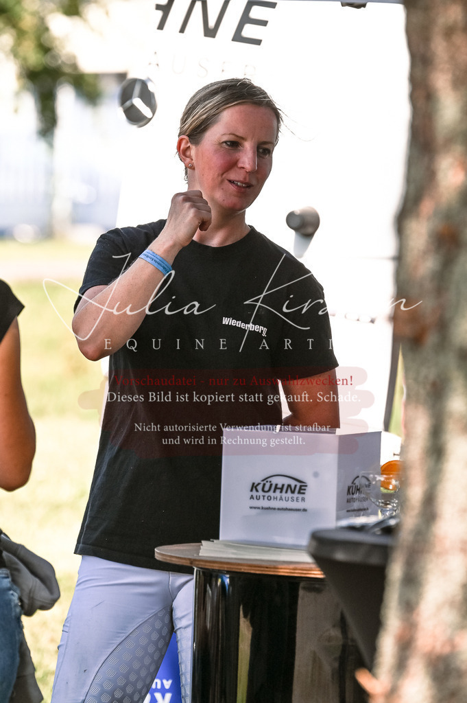 DSC_7071 | Pferde- und Turnierfotografie in Westsachsen. Pferdeportraits, Auftragszeichnungen und intuitive Kunst.