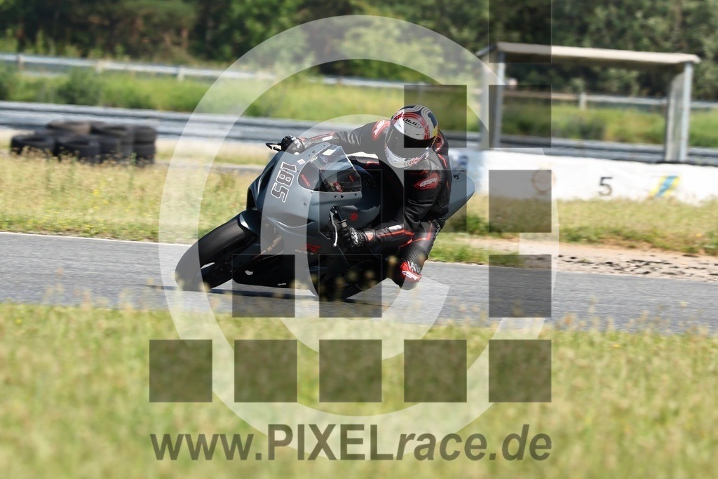 0185-20240605_37198 | Schöne Erinnerungen an spannende Momente - das festzuhalten ist unser Job. PIXELrace.de ist seit 2003 auf den Rennstrecken Europas unterwegs um die Action draußen beim Fahren und die wunderbare Stimmung imm Fahrerlager für euch einzufangen.
