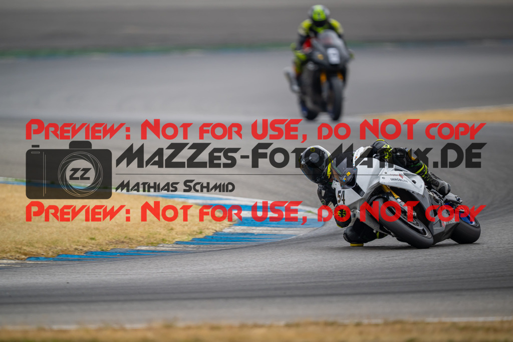 MaZZes-Fotomatrix-20260809-579543 | R1