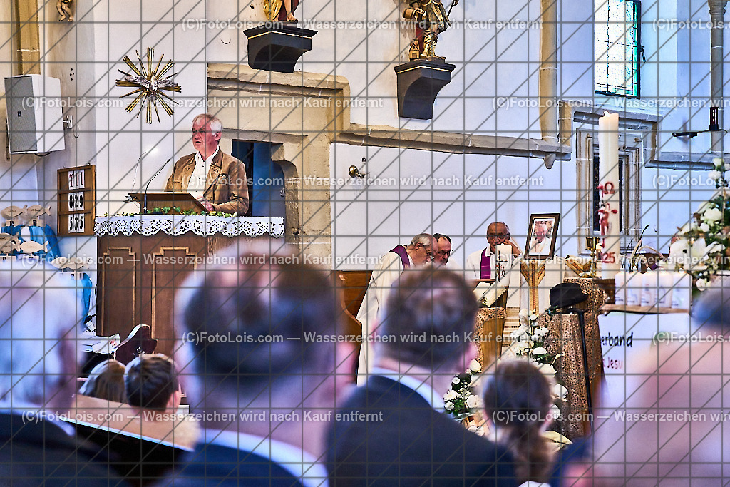 ALP6586_Hl-Requiem_Pfarrer Sinnhuber Roman | Hochzeitsfotograf mit dem Blick für´s Wesentliche, Firmung, Erstkommunion, Firmenfeiern, Sportfotoservice, Reproduktionen, Konzertfotografie, Pressefotografie, Luftbildfotografie, Innenarchitektur, Werbefotografie, Sponsoren-Livebildfotografie.