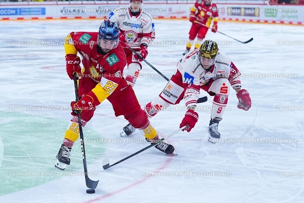 xYDRx19102501083 | 19.10.2025, xydrx, Eishockey, DEL2, Düsseldorfer EG - EV Landshut, PSD Bank Dome Düsseldorf: Erik Bradford (Düsseldorfer EG #22) im Zweikampf gegen Tobias Lindberg (EV Landshut #9)