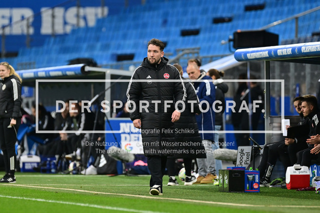 Fußball I Frauen I Saison 2025-2026 I Bundesliga I 10. Spieltag I Hamburger SV - 1. FC Nürnberg I 45309 | Einzelfoto, Freisteller, Einzelbild, Cut-out, isoliertes Motiv, Sportaufnahme, Nahaufnahme, freigestellt, freigestellte Aufnahme, Aufnahme, Einzeln: Thomas Oostendorp (Trainer, 1. FC Nürnberg) - Realisiert mit Pictrs.com