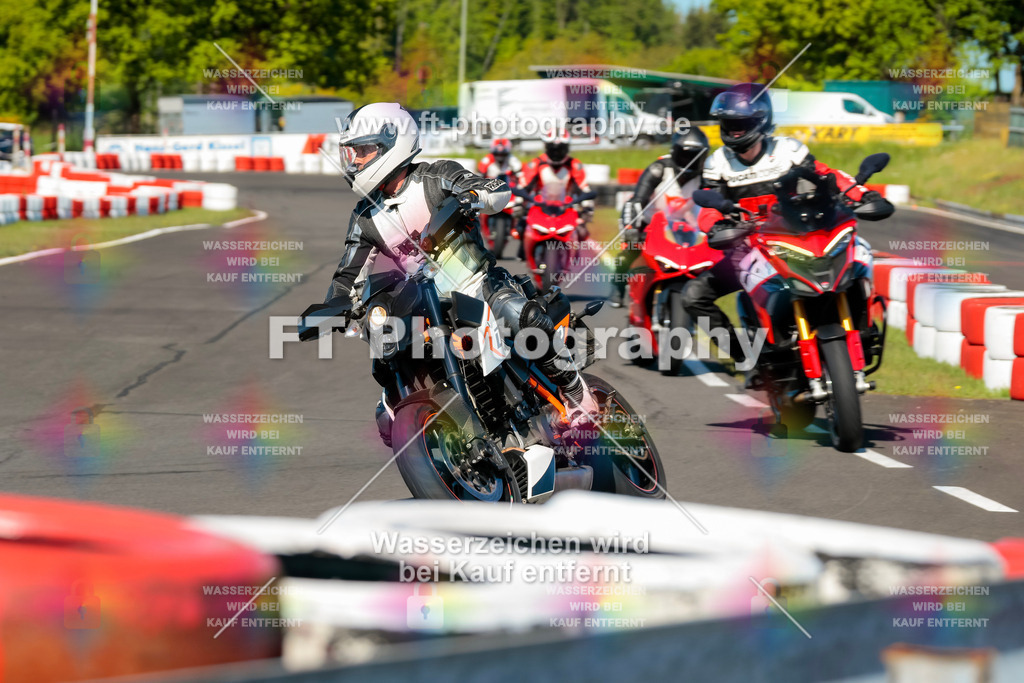 Moto-TeamOBK-21491 | Hier findet Ihr Bilder von Touristenfahrten auf der Nürburgring Nordschleife oder von anderen Veranstaltungen die ich besucht habe. Viel Spass beim Durch Schauen 