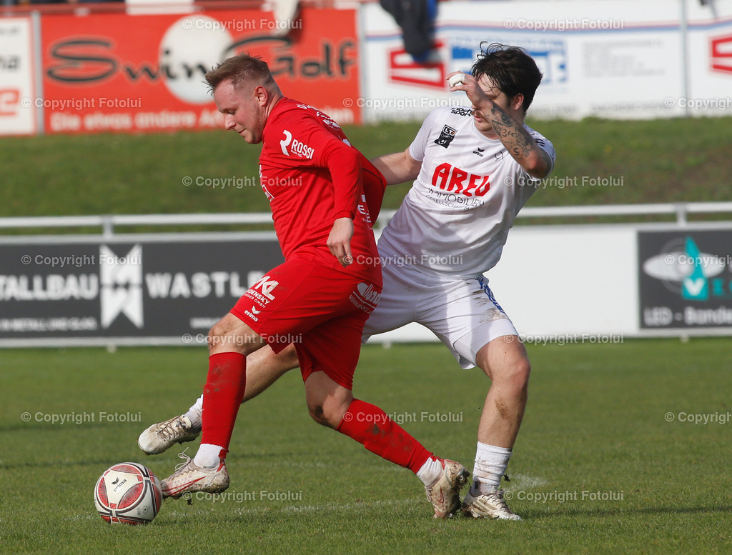 A_LUI_301022_29 | SPORT FUSSBALL LANDESLIGA OST ST.MAGDALENA-DONAU LINZ 30.OKT.2022 
IM BILD: KEVIN MARIO MAYER (MAGDALENA) UND FABIAN UNTERRAINER (DONAU) FOTO:FOTOLUI