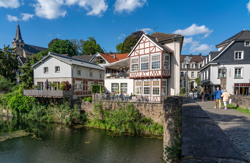 JT-220529 | Die Altstadt von Essen-Kettwig, Mühlengraben,  Essen NRW, Deutschland,  - Realisiert mit Pictrs.com