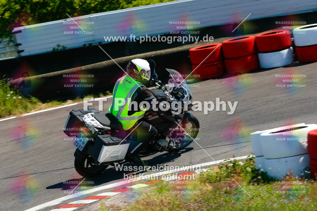 Moto-TeamOBK-22123 | Hier findet Ihr Bilder von Touristenfahrten auf der Nürburgring Nordschleife oder von anderen Veranstaltungen die ich besucht habe. Viel Spass beim Durch Schauen 