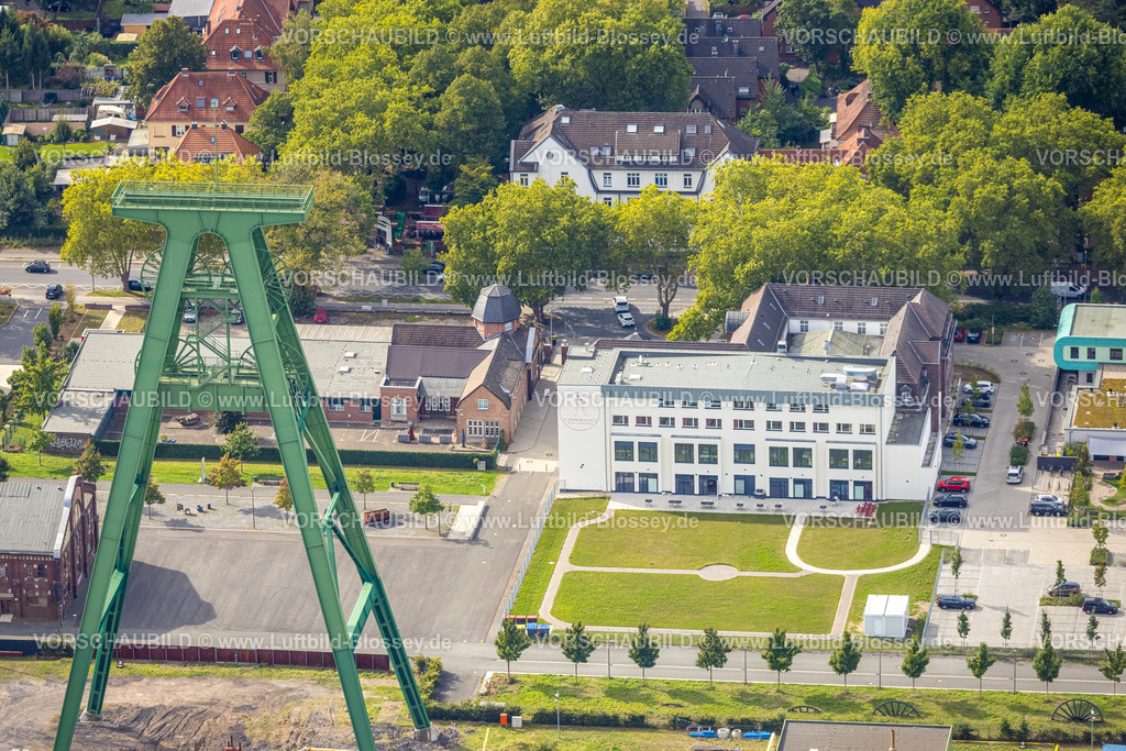 Dinslaken250904083 | Luftbild, Bergpark Lohberg Kreativquartier, ehemaliges Zechengelände und Landschaftsgestaltung, Förderturm, Oberlohberg, Dinslaken, Ruhrgebiet, Nordrhein-Westfalen, Deutschland
