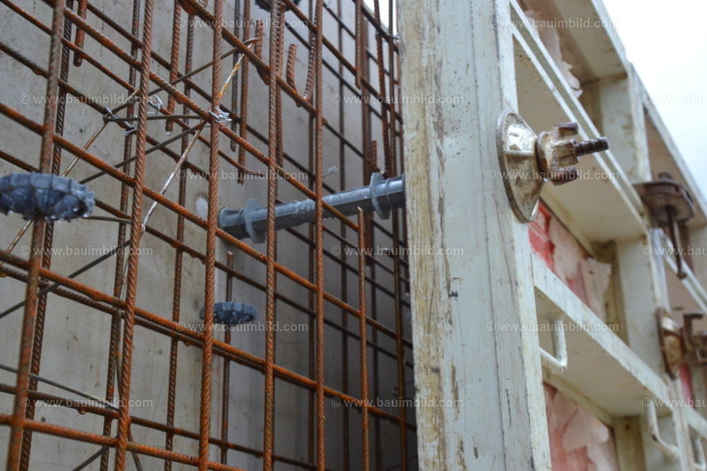 bib-lg04-betonarbeiten-0149 | Nach LV-Leistungsgruppen sortierte Detailfotos über den Bau eines Hauses. Alle Hausbau-Bilder direkt vom Urheber und Autor der Website Haus-Selber-Bauen.com