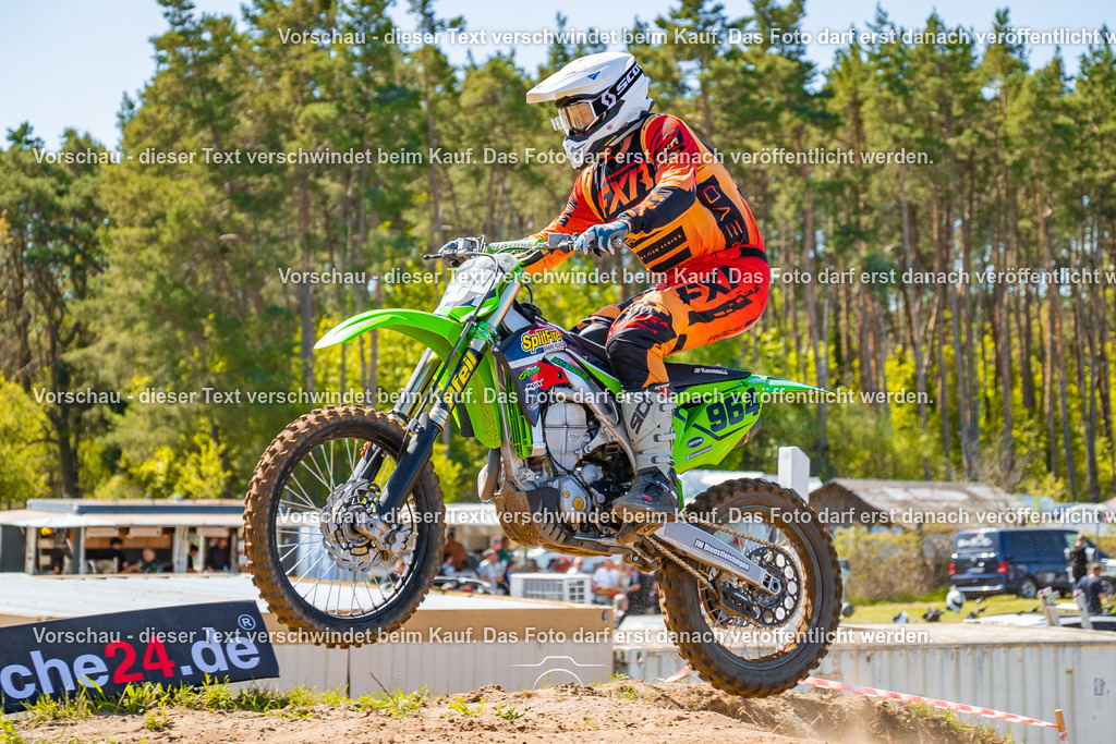 20260501_MCWriezen-2652 | Sportfotografin aus Berlin-Brandenburg mit Fokus auf Motocross. Ich halte deine sportliche Leistung und echte Emotionen auf und neben der Strecke professionell fest. Entdecke die Fotos von deinem Rennen und bestelle sie direkt hier im Shop.