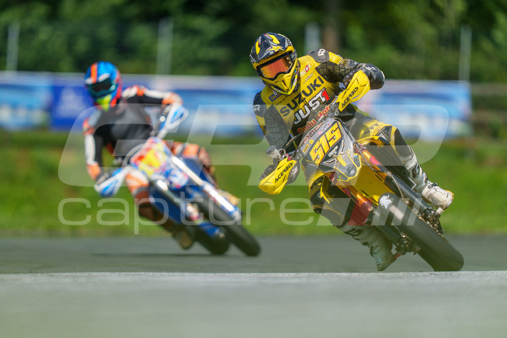 G-Cup + Supermoto Staatsmeisterschaft + Hungarian Supermoto Championship | GRIPcapture steht für authentische Sportfotografie in Österreich – für Momente, die mehr sind als Geschwindigkeit oder Ergebnis. Es geht um Emotion, Spannung, Fokus und den Augenblick, der oft nur einen Wimpernschlag dauert.Ob Motorsport, Teamsport oder 