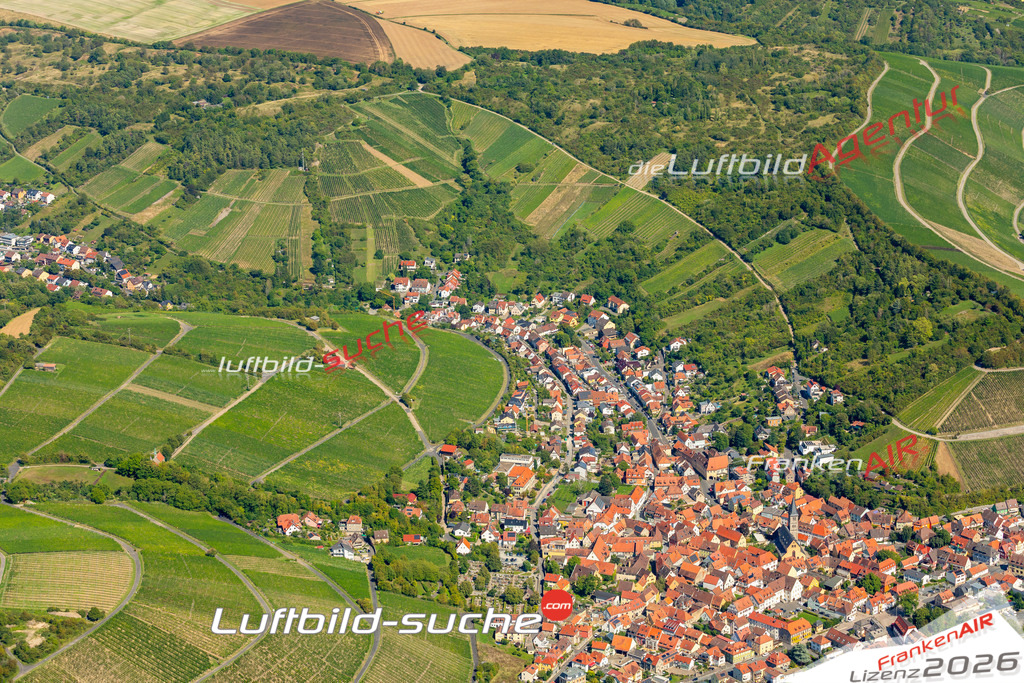 Das Luftbild zeigt : Weinberg Randersacker - Die Luftaufnahme wurde 2023 vom UL-Flugzeug aus erstellt ( keine Drohne ) - Hochauflösende Luftaufnahme - Für grossformatige Ausdrucke geeignet. Die Geschenkidee !Mit Lizenz und Bildrechte bestellbar