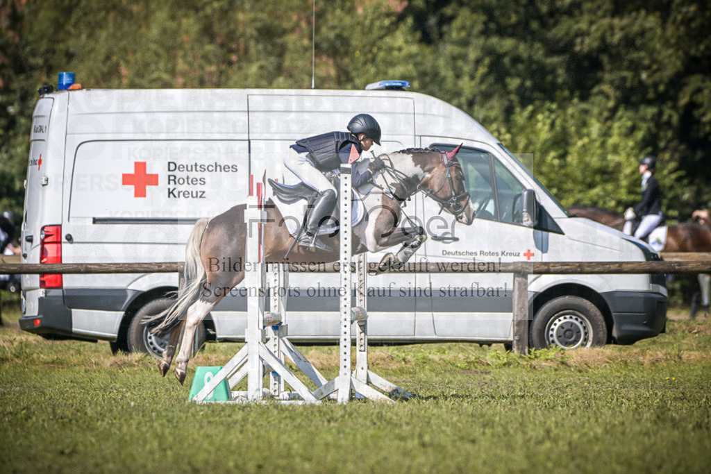 DOS_0236 | Entdecke hochwertige Reitturnierfotos von Foto Oger. Professionell, emotional und authentisch – jetzt Lieblingsmomente im Shop bestellen.Deutschlandweite Turnierfotografie. - Realisiert mit Pictrs.com