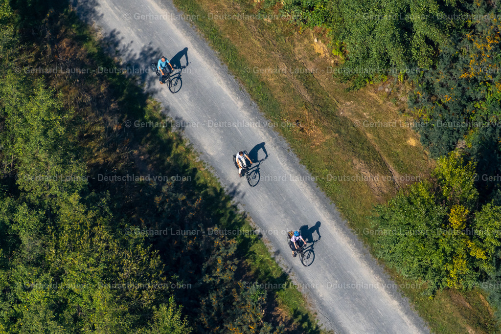 4042064 | Fahradfahrer auf dem Unteren Uferweg am Merkkleebergersee, Leipzig