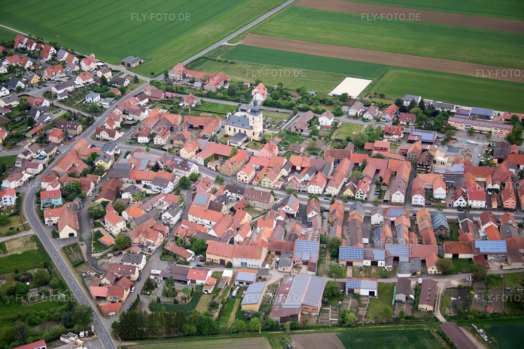 Luftbild: Dorf - Ansicht im Ortsteil Herlheim in Kolitzheim im Bundesland Bayern in Deutschland. Foto: IMG_078953.jpg vom 14.05.2015 durch Werner Riehm/FLY-FOTO.de