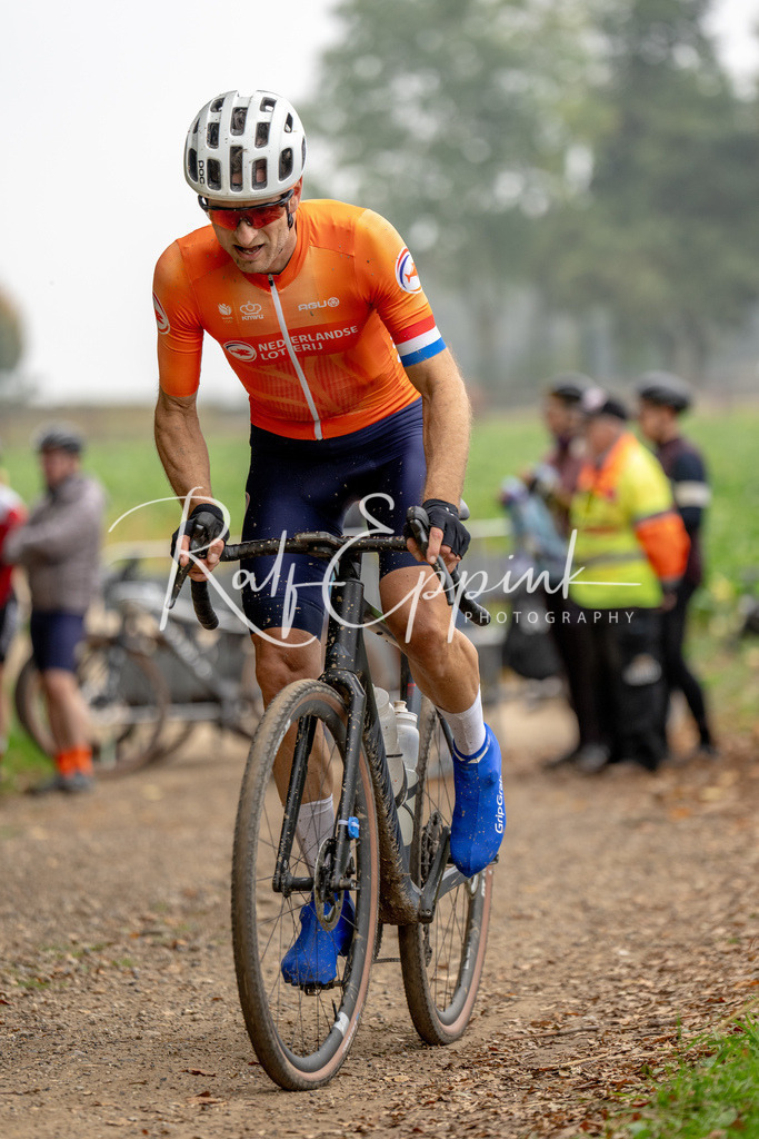 Ralf Eppink Photography 20251011_DSC00663 | Sportfotografie, Eventfotografie, Porträtfotografie, Radsport Fotograf, Triathlon Fotograf, Düsseldorf Fotograf, Köln Fotograf, Actionfotografie, Teamfotografie, Peoplefotografie, Business Portraits, Veranstaltungsfotografie, Reportagefotografie - Realisiert mit Pictrs.com