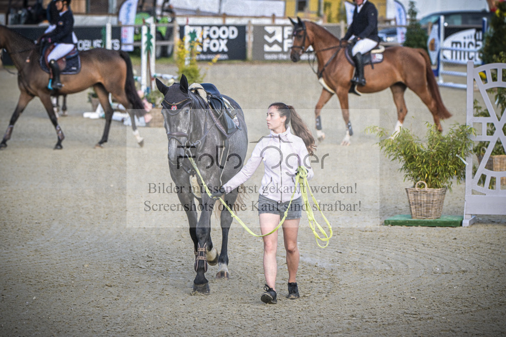 DOS_6946 | Entdecke hochwertige Reitturnierfotos von Foto Oger. Professionell, emotional und authentisch – jetzt Lieblingsmomente im Shop bestellen.Deutschlandweite Turnierfotografie. - Realisiert mit Pictrs.com