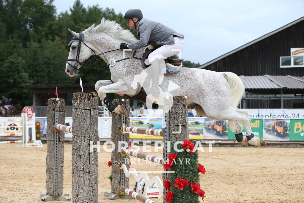 DL2Q6934 | Willkommen bei Brunnmayr - Design & Fotografie – Ihrem Spezialisten für Reitturniere und Pferdeveranstaltungen in Oberösterreich, Salzburg und Bayern! Seit über 17 Jahren sind wir leidenschaftlich dabei.