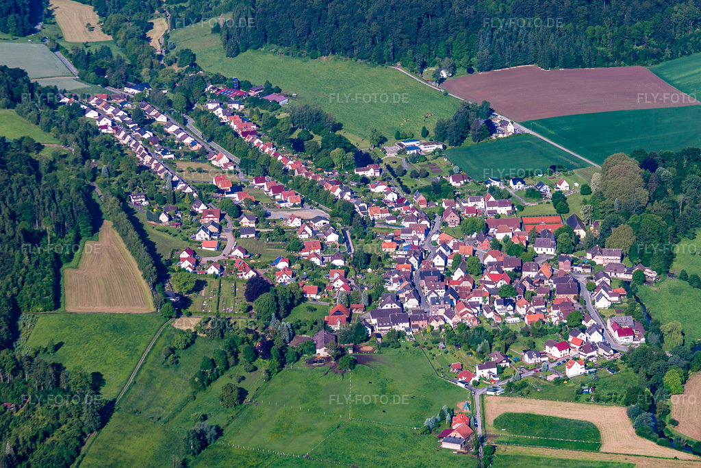 Luftbild: Ortsansicht von Nordosten im Ortsteil Bruchhausen in Höxter im Bundesland Nordrhein-Westfalen in Deutschland. Foto: IMG_65699.jpg vom 25.05.2014 durch Werner Riehm/FLY-FOTO.de