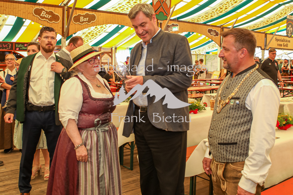 OE7A1830 | die Festeröffnung in Zwiesel mit prominentem Besuch, Ministerpräsident Markus Söder sowie Minister Hubert Aiwanger.