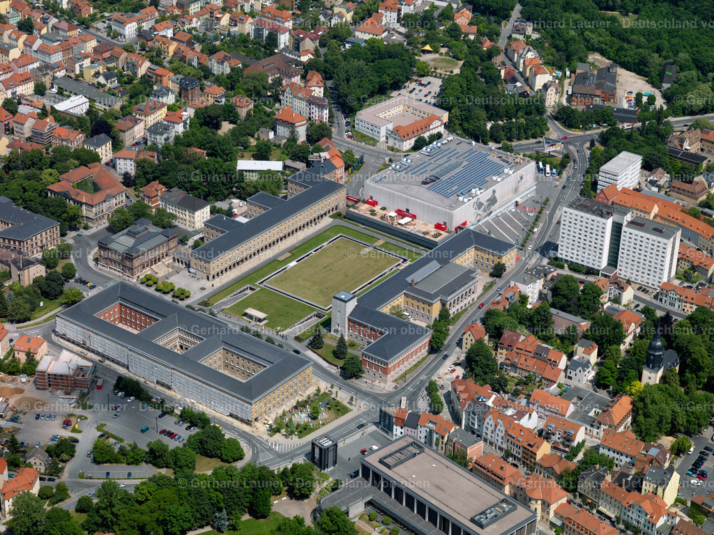 3002646 | WEIMAR 2010 Tourismus- Attraktion und Sehenswürdigkeit " Gauforum " am Jorge-Semprún-Platz in Weimar im Bundesland Thüringen, Deutschland. // Tourist attraction and sightseeing " Gauforum " in Weimar in the state Thuringia, Germany. Foto: Gerhard Launer