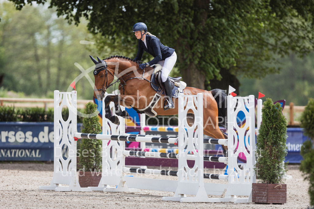 250506_Mühlen_SprPf-L1-386 | Deine schönsten Turniermomente als professionelle Fotos! Entdecke hochwertige Pferdesport-Fotografie im Online-Shop. Jetzt Fotos finden & bestellen!
