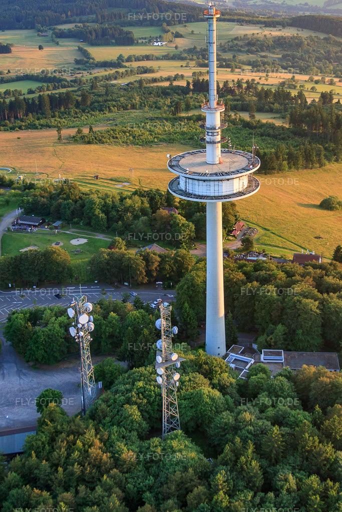 Luftbild: Sendemast auf dem Hoherodskopf im Ortsteil Breungeshain in Schotten im Bundesland Hessen in Deutschland. Foto: IMG_68691.jpg vom 21.06.2014 durch Werner Riehm/FLY-FOTO.deErlebnisberg Hoherodskopf - Spaß & Abenteuer für die ganze Familie