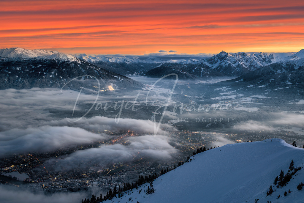 Abendrot | Wunderschöner Abendhimmel über Innsbruck mit Blick von der Nordkette Richtung Süden auf Patscherkofel und Serles
